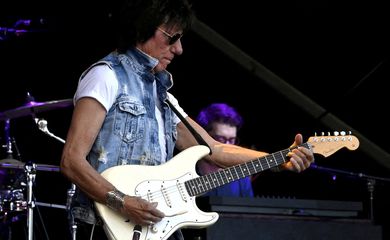 Guitarrista inglês Jeff Beck durante show em Helsinque
