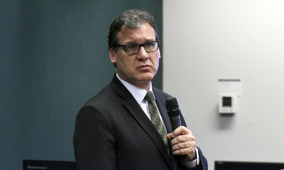 Presidente substituto do Inep, Camilo Mussi, participa de audiência pública na Câmara