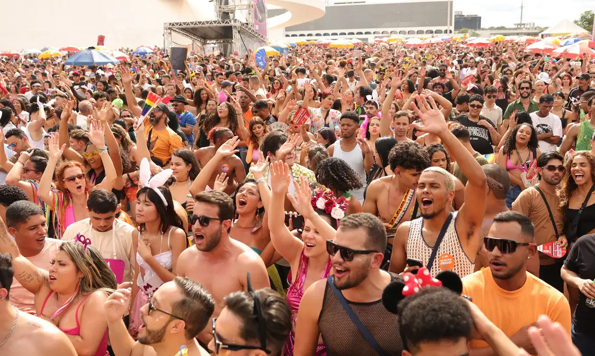ltimo dia de carnaval em Braslia tem folia para todos os gostos