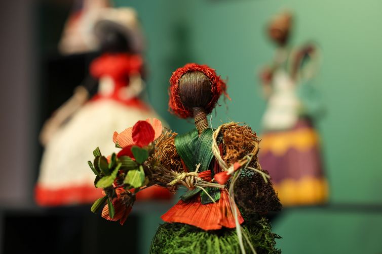 Rio de Janeiro (RJ), 23/05/2025 – Exposição Bonecas que contam histórias – Saberes das mulheres do Quilombo São José da Serra no Centro Nacional de Folclore e Cultura Popular, no Catete, zona sul da capital fluminense. Foto: Tomaz Silva/Agência Brasil
