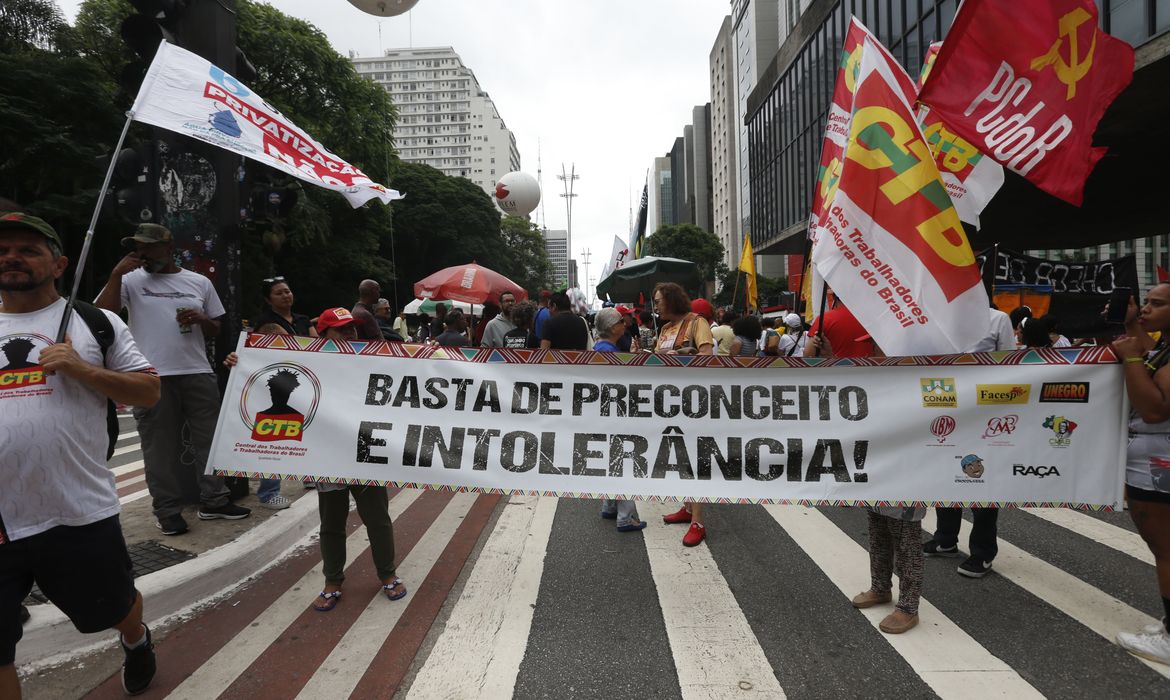 São Paulo (SP) 20/11//2023 - Marcha da Consciência Negra na avenida Paulista defendem projetos de vida para população negra no Brasil. 
Foto: Paulo Pinto/Agência Brasil