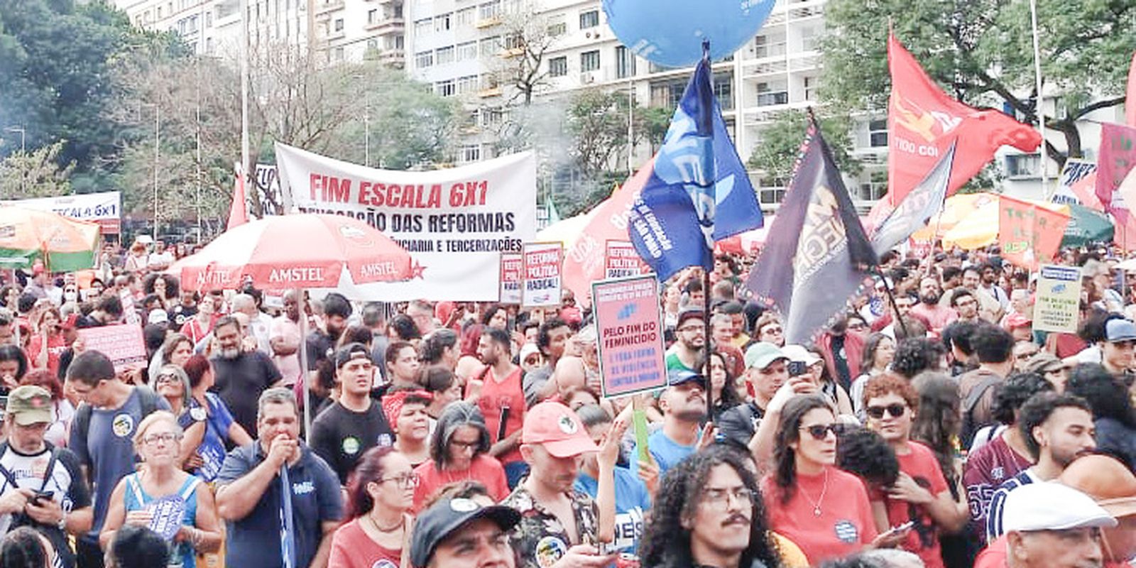 Manifestación en SP pide fin de escala 6×1 y acciones contra el feminicidio