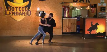 Fernando Gomes e Kárita Segato falam sobre as diferenças regionais da dança sertaneja