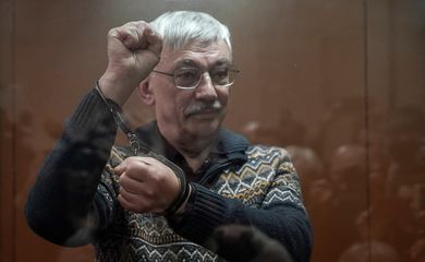 Oleg Orlov durante audiência em Moscou
 27/2/2024   REUTERS/Tatyana Makeyeva
