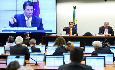 Brasília - A Comissão Especial da Reforma da Previdência (PEC 287/16) realiza reunião deliberativa para votar requerimentos (Marcelo Camargo/Agência Brasil)