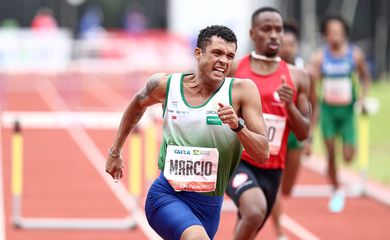 Marcio Teles, da Orcampi, é um dos principais atletas dos 400m com barreiras do Brasil.