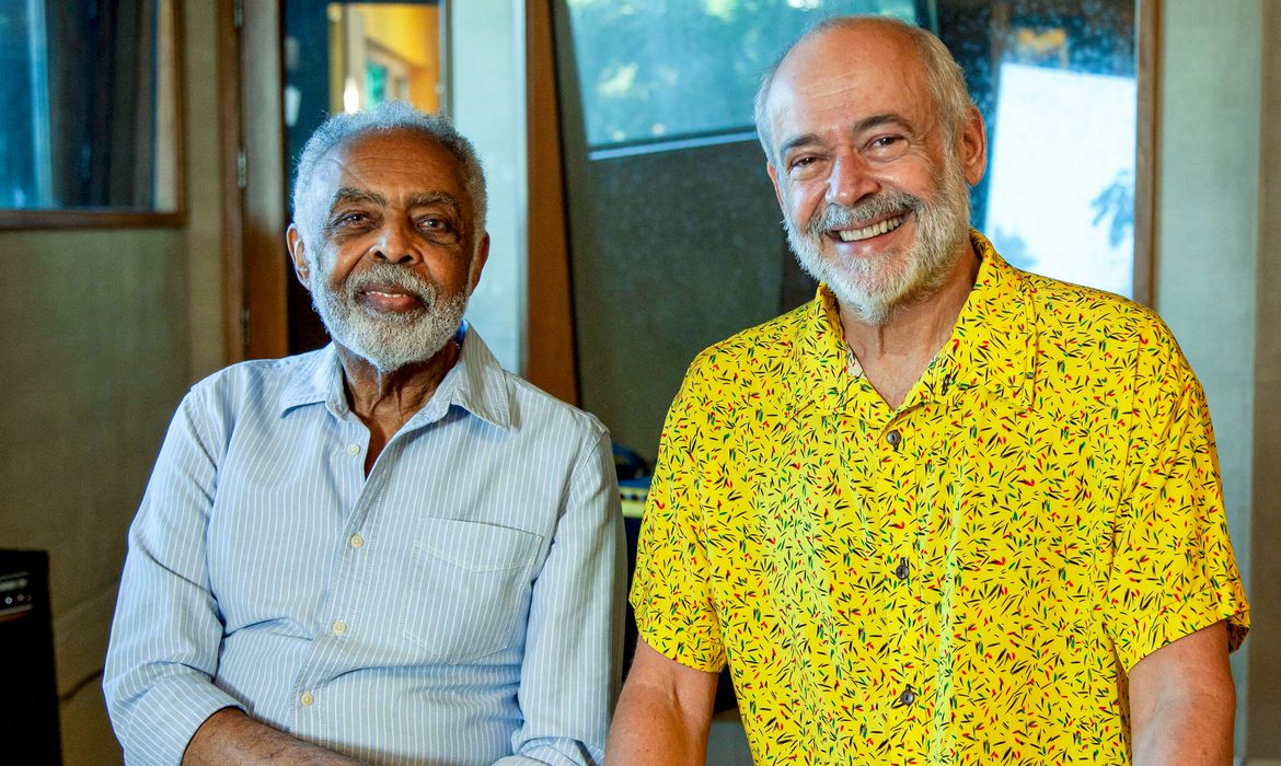 Rio de Janeiro (RJ) 17/05/2024 - Festa Literária de Santa Teresa - Homenageado deste ano, Gilberto Gil (e), Carlos Malta (d)
Foto: Flist/Divulgação