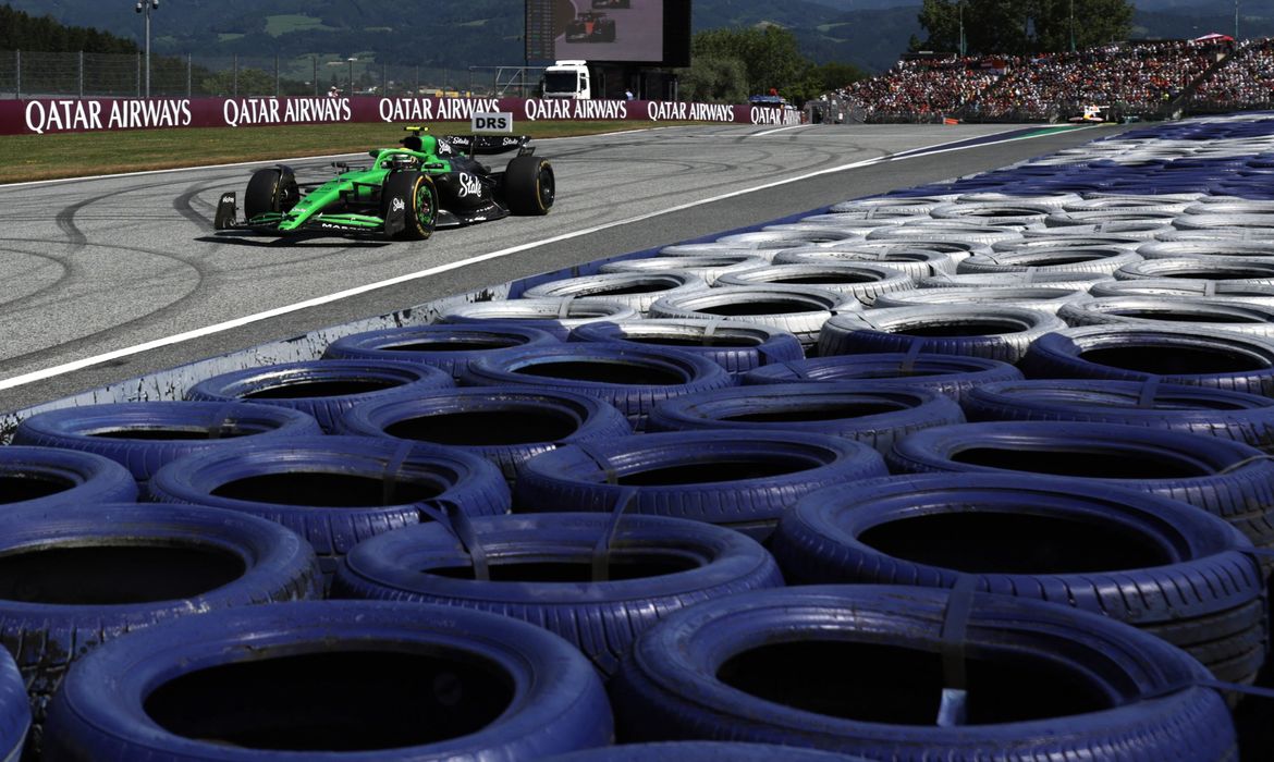 Formula One F1 - Austrian Grand Prix - Red Bull Ring, Spielberg, Austria - June 29, 2025 Sauber's Gabriel Bortoleto in action during the race Reuters/Leonhard Foeger/Proibida reprodução