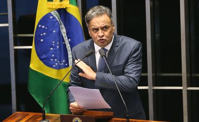 Brasília - Senador Aécio Neves retoma as atividades parlamentares no Senado (Wilson Dias/Agência Brasil)
