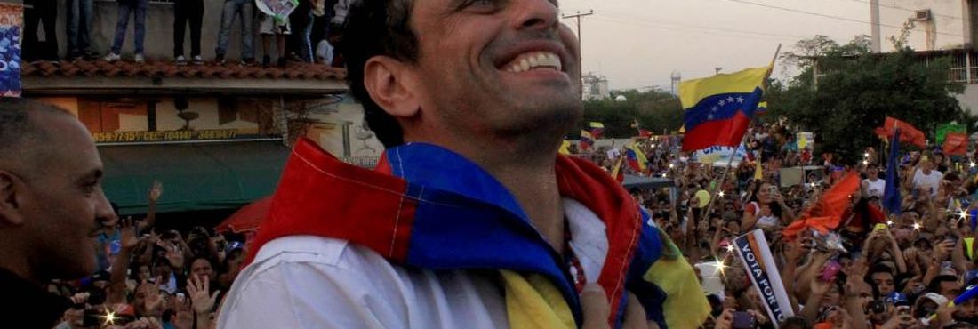 Henrique Capriles participa de comício