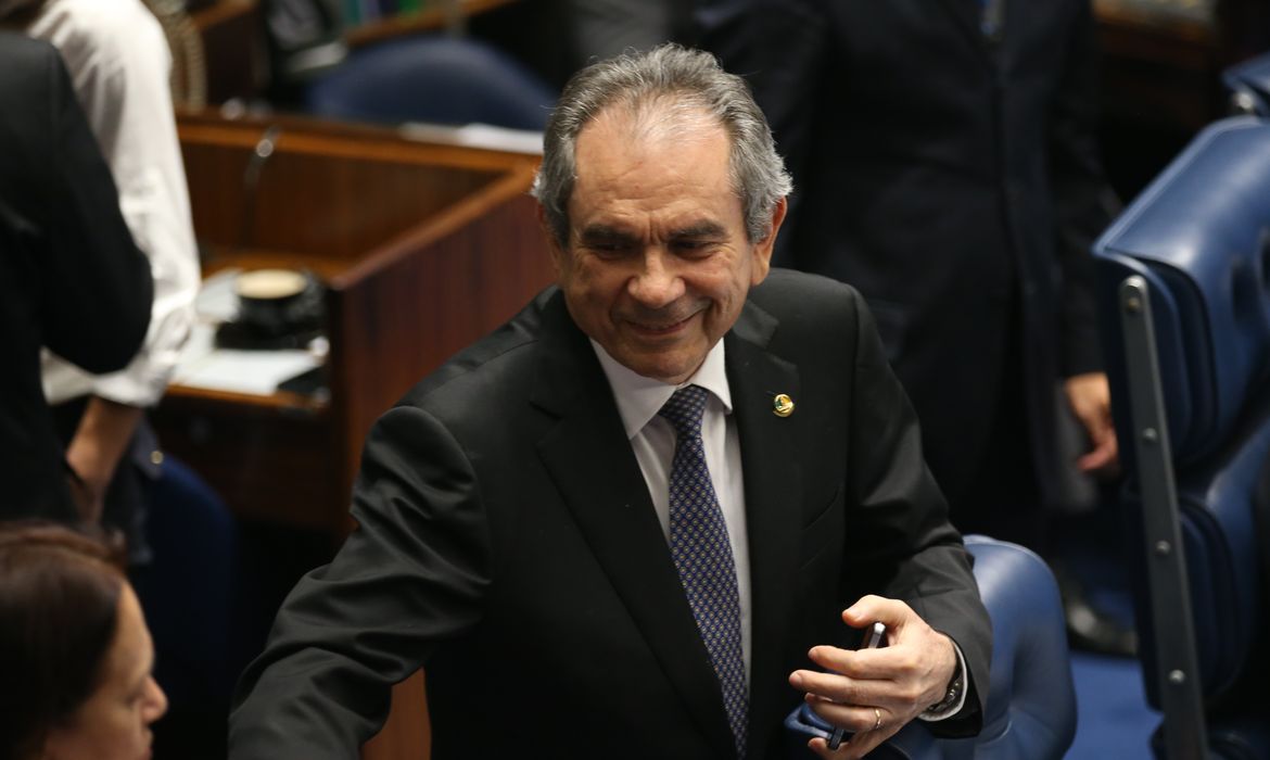 Brasília - O PMDB indicou o senador Raimundo Lira para a presidência da comissão especial do impeachment a ser instalada no Senado  (Fabio Rodrigues Pozzebom/Agência Brasil)