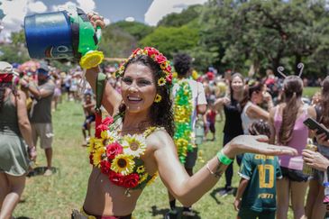 Brasília (DF), 17/02/2026 - Vanessa Cândido participa do carnaval de rua no Bloco Calango Careta.
Foto: Joédson Alves/Agência Brasil