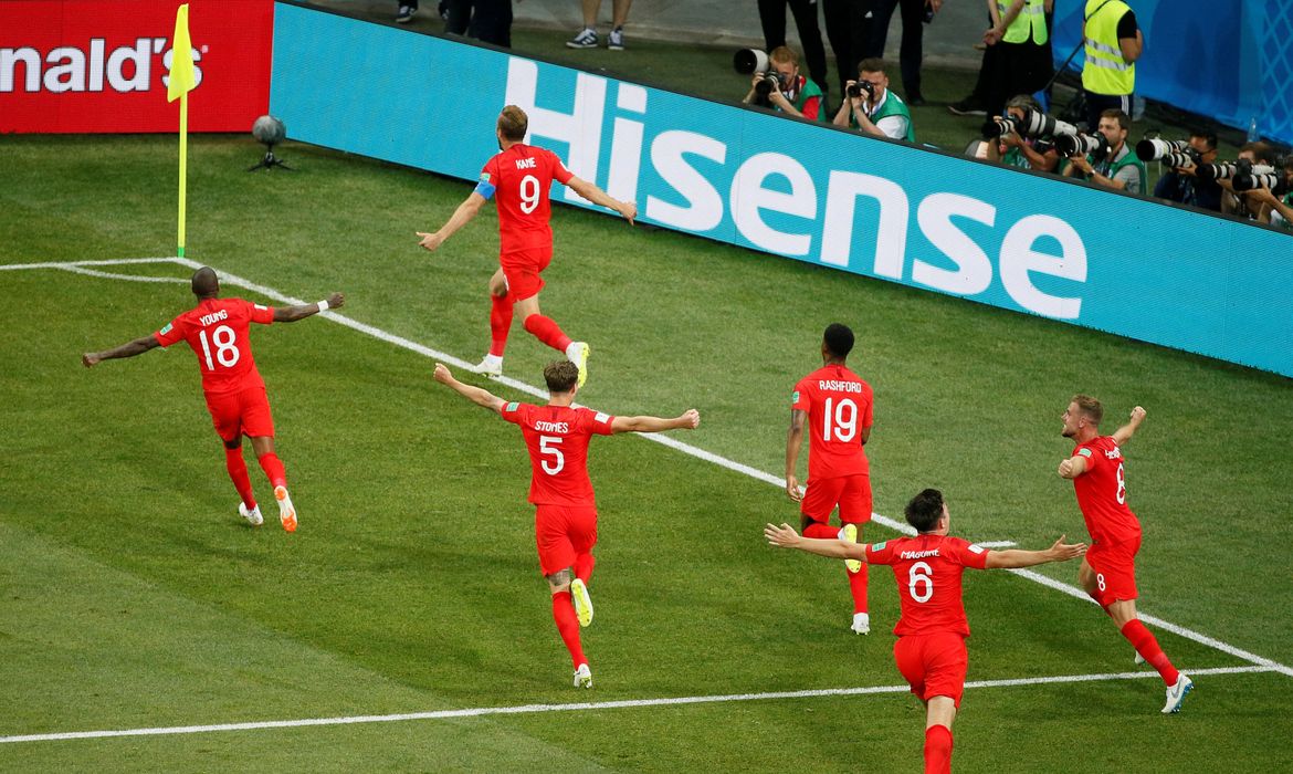 Copa 2018: Inglaterra e Tunísia. Comemoração do segundo gol da Inglaterra.