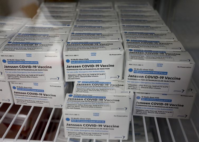 Lote de vacinas da Janssen, o único imunizante disponível no Brasil que tem recomendação de dose única - Foto: Reuters/Eric Seals/Direitos reservados