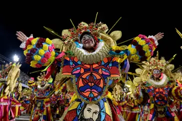 Tânia Rêgo/Agência Brasil Rio de Janeiro (RJ), 11/02/2024 - Desfile da escola de samba Unidos do Porto da Pedra, do Grupo Especial do carnaval carioca, no Sambódromo da Marquês de Sapucaí. Foto: Tânia Rêgo/Agência Brasil