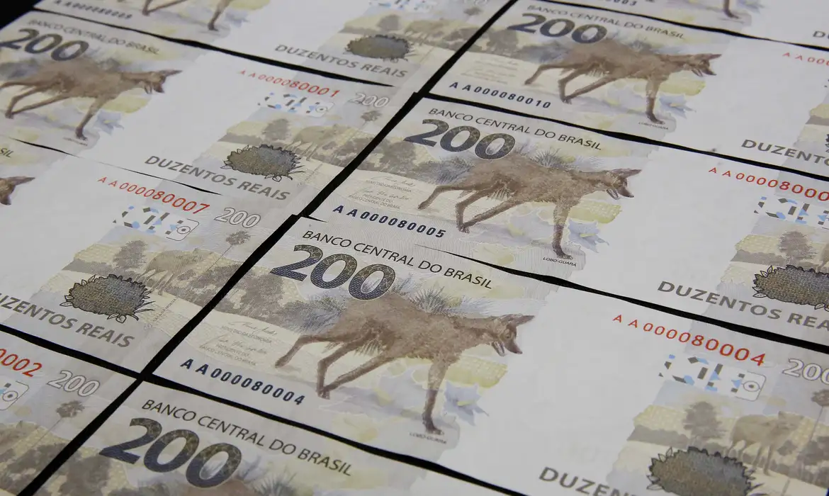 O Banco Central lança  a nova nota de R$ 200,00 com a imagem do lobo-guará.