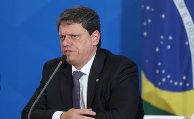 O ministro da Infraestrutura, Tarcísio Gomes de Freitas , durante a coletiva de imprensa no Palácio do Planalto, sobre as ações de enfrentamento no combate ao coronavírus