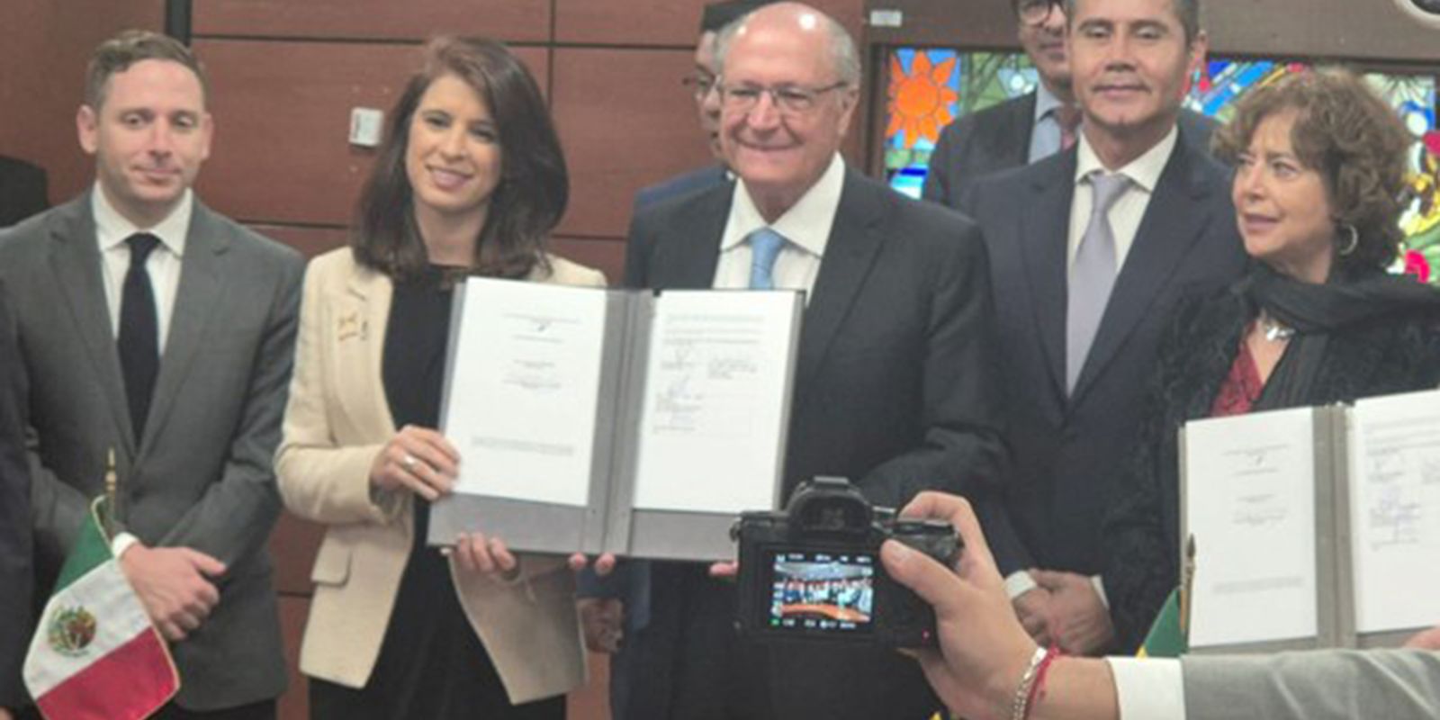 Brasil e México fecham acordos sobre vacinas e regulação sanitária