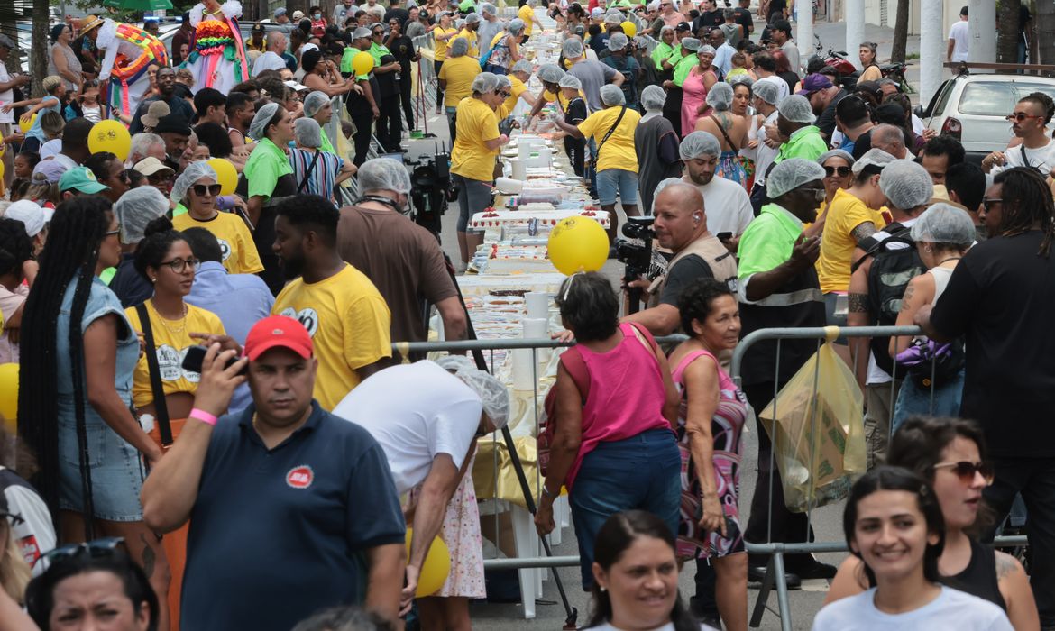 São Paulo (SP), 25/01/2025 - Tradicional bolo do Bixiga comemorando os 471 anos da cidade de São Paulo. Foto: Paulo Pinto/Agência Brasil