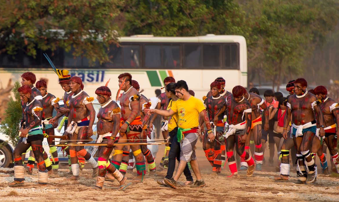 Palmas/TO- Índios Kamayura se reúnem em área próxima a Aldeia Okara, onde as etnias brasileiras estão hospedadas ( Marcelo Camargo/Agência Brasil)