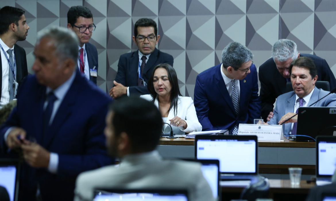 Deputados governistas querem depoimento de Bolsonaro na CPMI