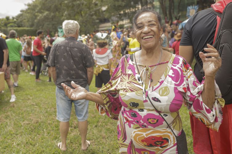 Brasília (DF), 01/03/2025 - Personagem Rute Silva - Bloco de carnaval, Vai quem fica, nas ruas de Brasília.
Foto: Joédson Alves/Agência Brasil