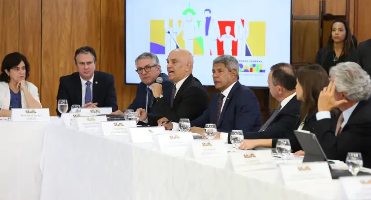 Brasília (DF) 18/04/2023 Presidente Lula reunido com ministros, governadores, prefeitos e parlamentares para discutirem políticas de proteção do ambiente escolar.