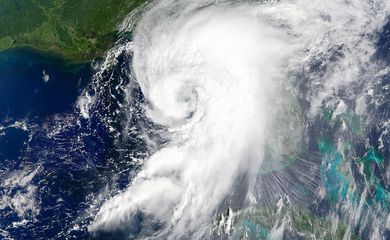 Imagem divulgada pela Nasa mostra o furacão Hermine se aproximando da costa oeste da Flórida 