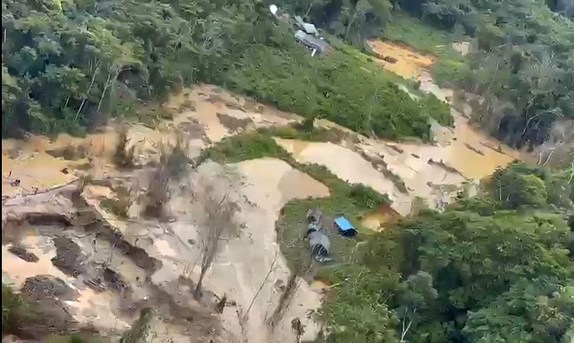 Brasília (DF - Caminhos da Reportagem Yanomami - O Direito de Existir - Vista aérea de garimpo ilegal em terra indígena yanomami. - Foto: TV Brasil/Divulgação