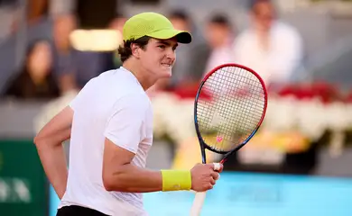 João Fonseca vence estreia no Masters 1000 de Madri contra o dinamarques Emer Moller, por 6/2 e 6/3