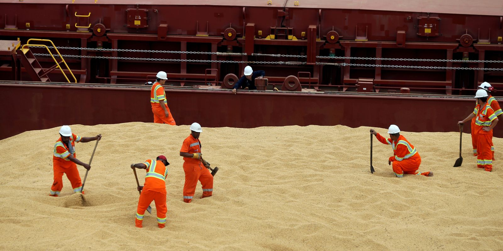 Balança comercial tem superávit recorde de US$ 8,776 bi em novembro