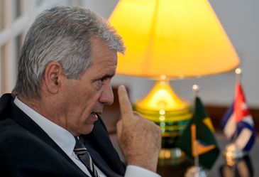 12.02.2026 - Brasília - Entrevista exclusiva com o Embaixador de Cuba no Brasil, Adolfo Curbelo Castellanos, na Embaixada de Cuba em Brasília. Foto: Rafa Neddermeyer/Agência Brasil