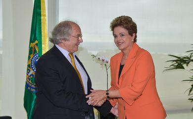 Brasília - A presidenta Dilma Rousseff se reuniu na manhã de hoje (28) com o argentino Adolfo Pérez Esquivel, vencedor do Prêmio Nobel da Paz de 1980 (José Cruz/Agência Brasil)