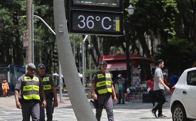 São Paulo (SP), 18/02/2025 - Calor de 35ºC e chuva forte a tarde no centro de São Paulo. Foto: Paulo Pinto/Agência Brasil