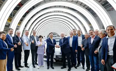 Presidente da República, Luiz Inácio Lula da Silva, durante visita à linha de montagem de veículos da BYD. Polo Petroquímico, Camaçari - BA.

Foto: Ricardo Stuckert / PR