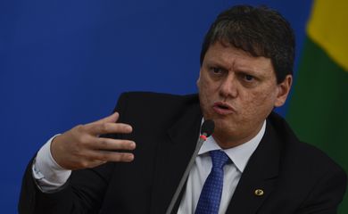 O ministro da Infraestrutura, Tarcísio Freitas, participa de coletiva de imprensa no Palácio do Planalto