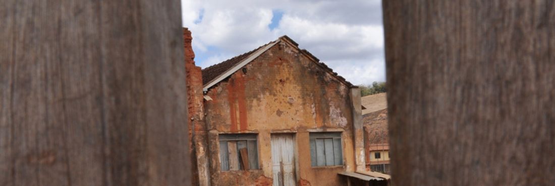 Casa trancada com corrente Casa trancada com corrente