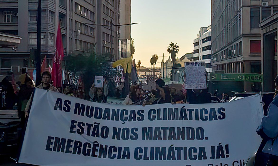 Marcha da ONG Eco pelo Clima em Porto Alegre. Foto: Divulgação