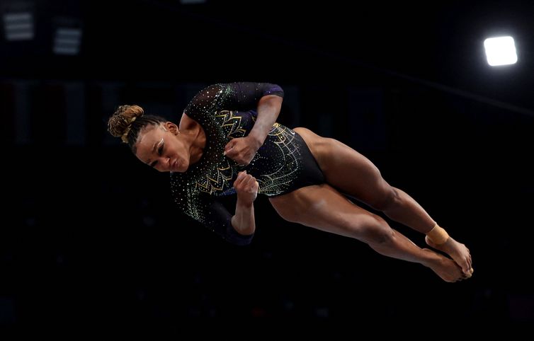 Rebeca Andrade no salto em Paris
 28/7/2024   REUTERS/Amanda Perobelli