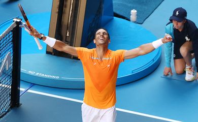 Rafael Nadal comemora vitória na primeira rodada do Aberto da Austrália