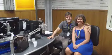 Escritora Marina Oliveira nos estúdios da Rádio Nacional