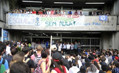 Rio de Janeiro - Alunos da Uerj ocupam o campus da universidade no Maracanã, em protesto pelo não pagamento das bolsas dos estudantes e dos salários de servidores terceirizados (Tânia Rêgo/Agência Brasil)