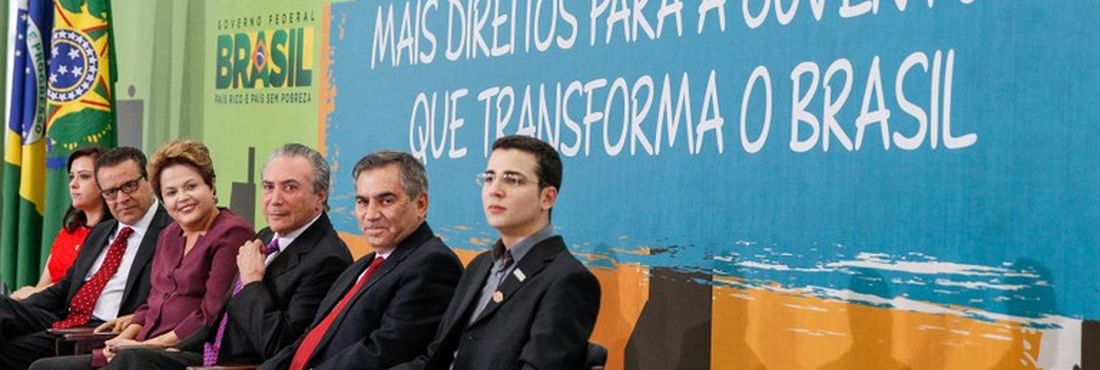 Cerimônia de sanção da lei que institui o Estatuto da Juventude A Presidenta Dilma Rousseff sancionou hoje (5) a lei que institui o Estatuto da Juventude.