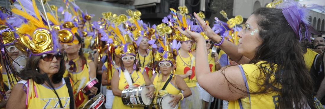 Rio de janeiro - O Bloco Simpatia é Quase Amor completa 30 anos de carnaval carioca, desfila na orla de Ipanema, zona sul da capital fluminense
