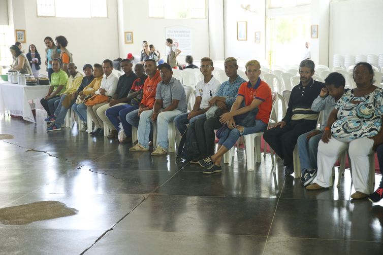 Migrantes venezuelanos vindos da cidade de Boa Vista, em Roraima, são acolhidos em uma paróquia para orientações e encaminhados para casas alugadas pelo programa de integração da Cáritas Brasileira, em São Sebastião, no Distrito Federal.