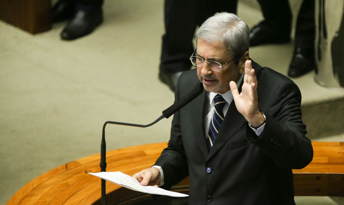Brasília - Deputado Antonio Imbassahy fala durante a sessão para votação da autorização ou não da abertura do processo de impeachment da presidenta Dilma Rousseff, no plenário da Câmara dos Deputados. ( Marcelo Camargo/Agência Brasil)