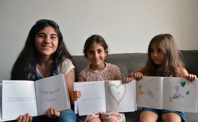 São Paulo - Projeto lança livro de crianças refugiadas no Brasil. Entre as autoras estão as irmãs sírias Shahad Al Saiddaoud, Yasmin Al Saiddaoud, e Razan Al Saiddaoud