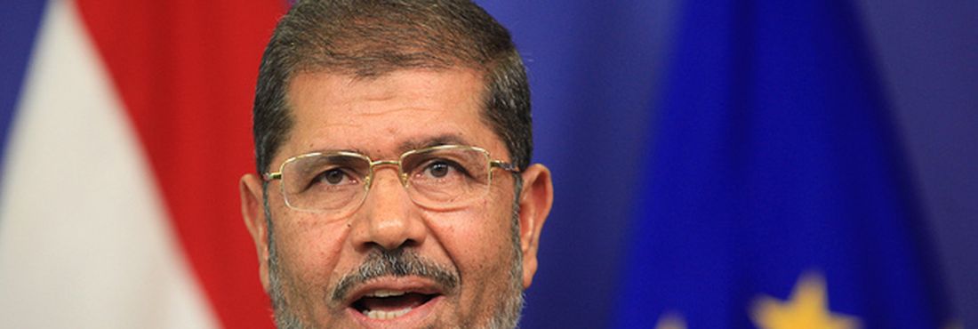 Ao assumir o governo, Morsi enviou para reserva líderes das Forças Armadas, que mantiveram o poder nos últimos 30 anos