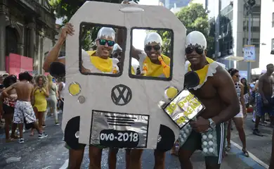 Rio de Janeiro -  O Cordão da Bola Preta, mais antigo bloco em atividade no Rio de Janeiro, faz desfile comemorativo de seu centenário no centro da cidade (Tânia Rêgo/Agência Brasil)