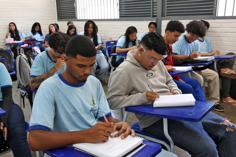 Brasília (DF), 19/02/2025 - Programa Pé-de-Meia. Alunos da escola CED619 da Samambaia. Foto: Antônio Cruz/Agência Brasil